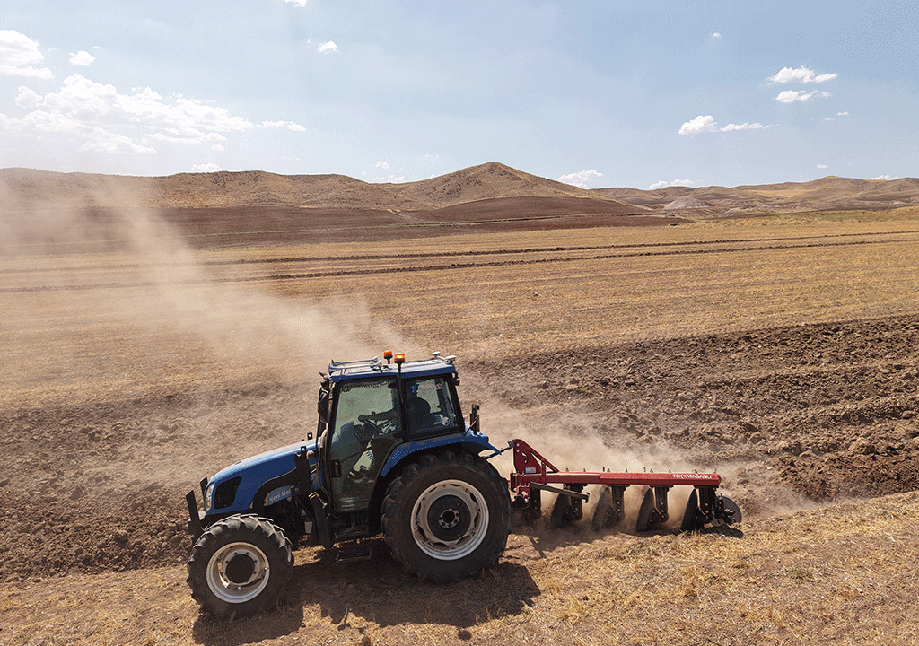 ABOLLO heavy-duty disc plough operating in stony and hard agricultural soil. | Abollo Agricultural Machinery