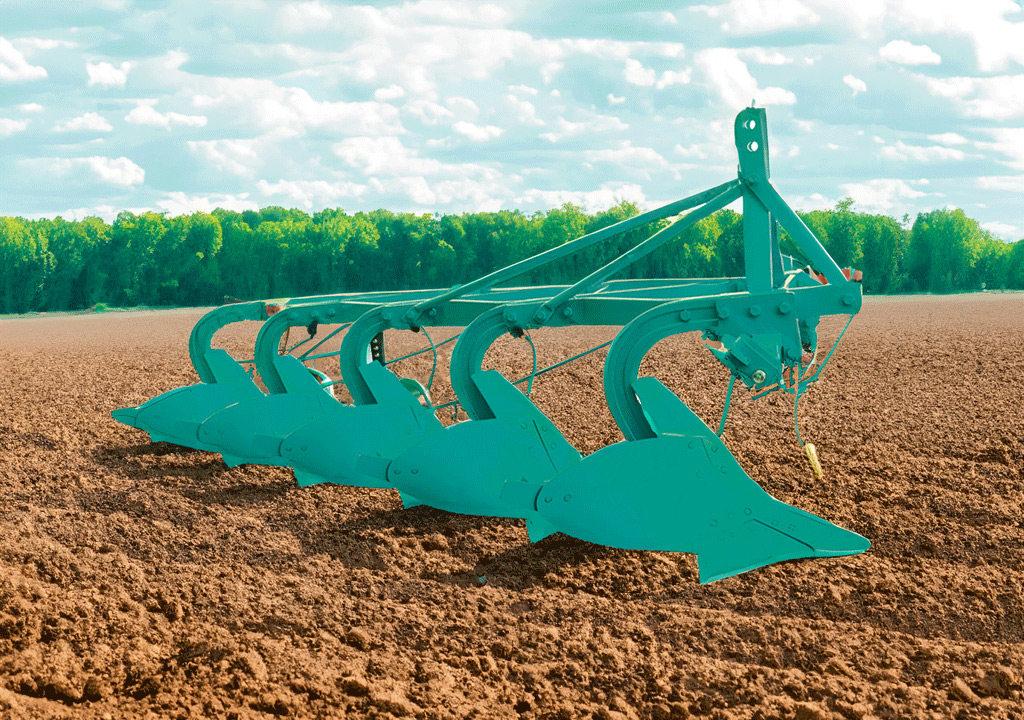 Technical side-by-side comparison between disc plough blades and mouldboard plough shares. | Abollo Agricultural Machinery